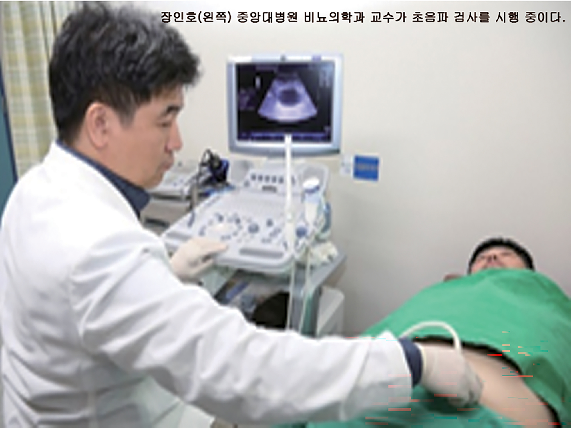 담배 피우고  소변 봤는데 피가? 50세가 넘었다면 '이 암' 신호일수도