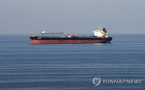 호르무즈 해협 통과하는 오일 탱커