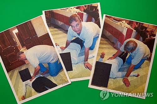 '엡스타인 파일'에 담긴 앤드루 전 영국 왕자 사진