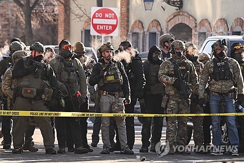 24일(현지시간) 미국 미네소타주 미니애폴리스에 배치된 연방 요원들