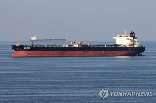 호르무즈 해협 통과하는 유조선