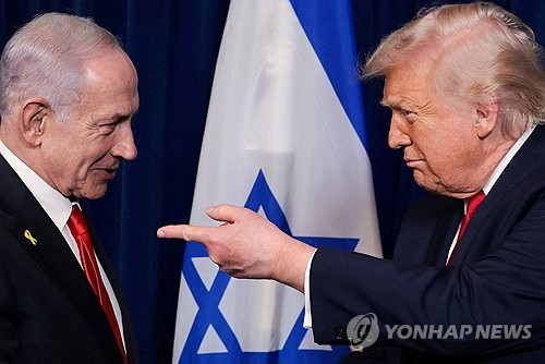 도널드 트럼프 미국 대통령(우측)과 베냐민 네타냐후 이스라엘 총리(좌측)