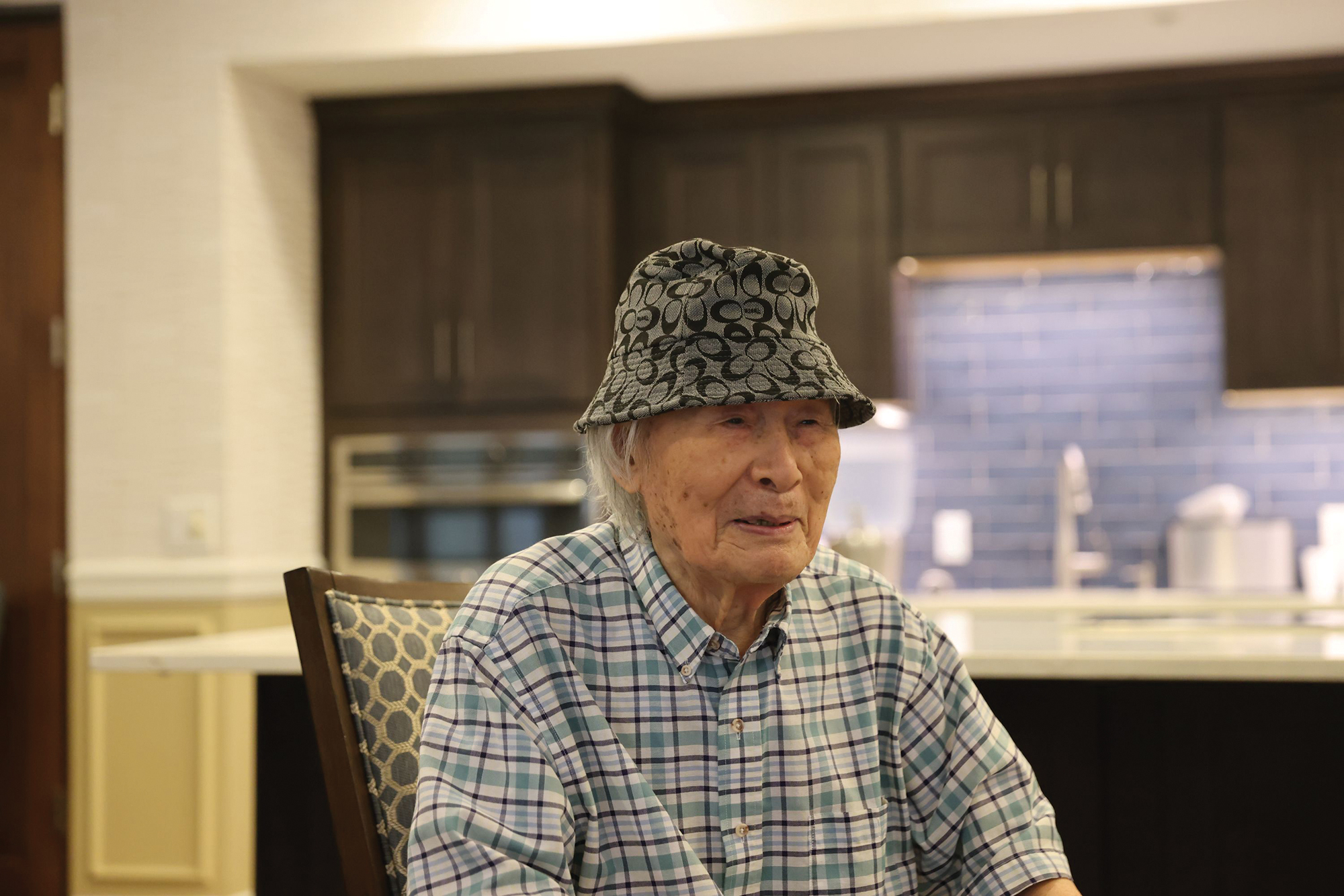 98세의 역사학자 김종선 로드아일랜드대 명예교수. 삼국시대부터 근현대사까지의 역사서적인 『신라왕조의 흥과쇠』를 정치와 경제, 인류, 종교, 그리고 심리학적 관점에서 저술했다