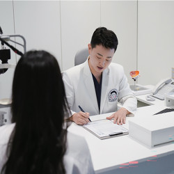 봄철 심해지는  '꽃가루 알레르기 결막염' 생활습관 관리로 예방해야