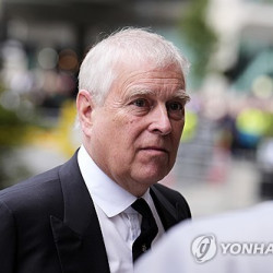 왕자 칭호 잃은 앤드루 왕실거처에서도 퇴거