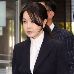 김건희가 받은 샤넬백 2개 엇갈린 유무죄…매관매직 판단은