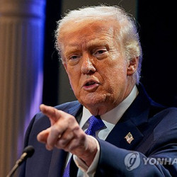 백악관 "10% 새 관세 24일 발효…핵심광물·승용차 등 제외"