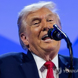 트럼프 &#034;그린란드 지키려면 美가 소유해야…무력은 안쓸 것&#034;