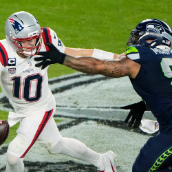 패트리어츠, 시호크스의 ‘다크 사이드’ 수비벽에 완패