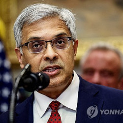 '코로나 봉쇄 회의론자' 美국립보건원장, CDC 임시수장 겸임