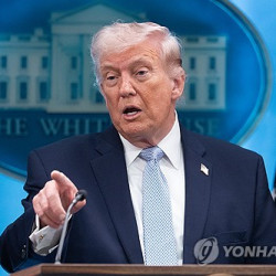 트럼프 "이란의 호르무즈 개방 조건으로 2주간 공격 중단 동의"