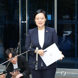 <속보>한성숙 "전환적 시기에 총리 지명…막중한 책임감"