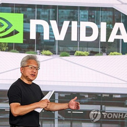 젠슨 황 "놀라운 미공개 신제품 있어…사상 최고 하반기될 것"