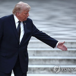 "레이건이 무덤서 뒤척"…트럼프의 이란 빅딜에 공화당마저 술렁
