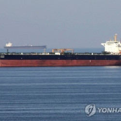 호르무즈해협서 선박 4척 피격…이란 "유가 200불 각오하라"
