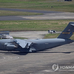 "美수송기 UAE서 기동훈련…이란 지상전 준비 시사"
