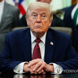 미군, 이란 화물선에 함포 쏴 나포…이란 "휴전 위반·곧 보복"