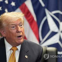 트럼프 "호르무즈 열려 있어…어젯밤 이란 사정없이 폭격"