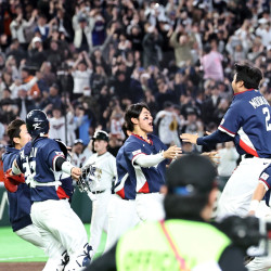 한국팀, 9회 상대 실책에 똑같이 7실점 하고도 2위…'하늘도 도왔다'