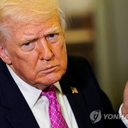"트럼프 지지율 33%로 집권2기 최저치…이란戰 지지 29%"