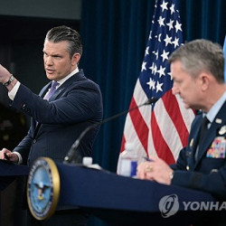 헤그세스 국방 "향후 며칠이 결정적…이란 합의 안하면 더 강하게 타격"