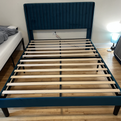 Queen Bed Frame (분해 전)