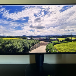 게이밍 장비 판매: 27" 4K OLED monitor, Razer keyboard, mouse, speak…