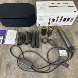 Dyson airwrap set with case